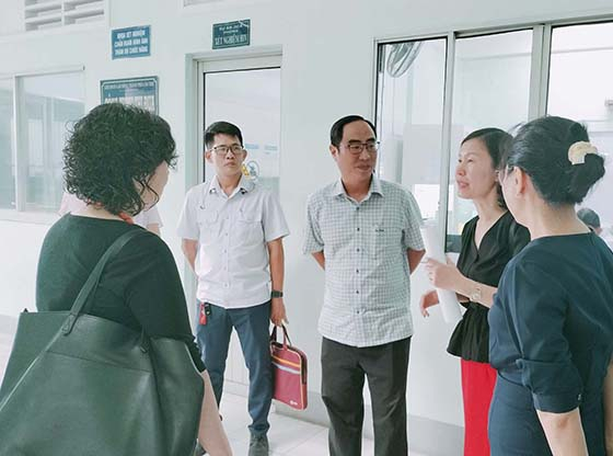 Đoàn công tác CDC Hoa Kỳ tại Việt Nam đến thăm khoa xét nghiệm tại CDC Cần Thơ