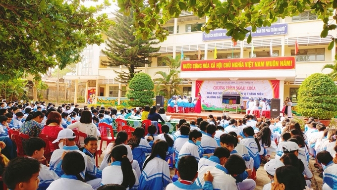 Đông đảo học sinh Trường THCS Tôn Đức Thắng (TP. Pleiku) tham gia buổi ngoại khóa