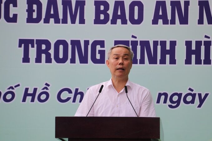 Ông Nguyễn Hùng Long – Phó Cục trưởng Cục An toàn thực phẩm (Bộ Y tế) phát biểu tại buổi lễ