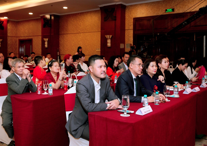 Ông Bạch Võ Toàn – nhà sáng lập thương hiệu Thế Giới Xe Chạy Điện tham gia họp báo Miss Cosmetic Vietnam