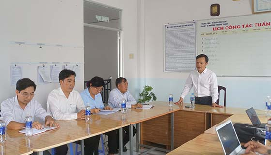Ông Hoàng Quốc Cường - Giám đốc Sở Y tế phát biểu tại trạm y tế phường Thường Thạnh (ảnh: Đỗ Quyên)