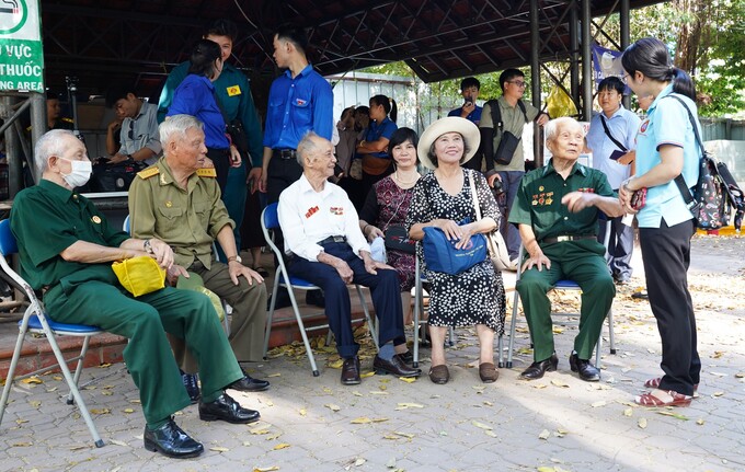 Các chiến sĩ Điện Biên đã có mặt tại Ga Bến Thành từ rất sớm. 