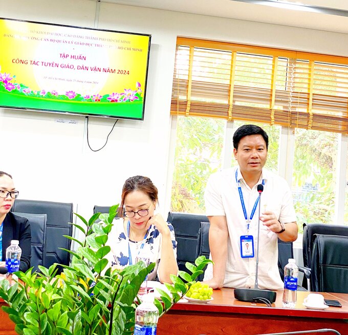  Ông Vũ Quảng, Bí Thư Đảng ủy - Hiệu trưởng Trường Cán bộ quản lý giáo dục TPHCM phát biểu 