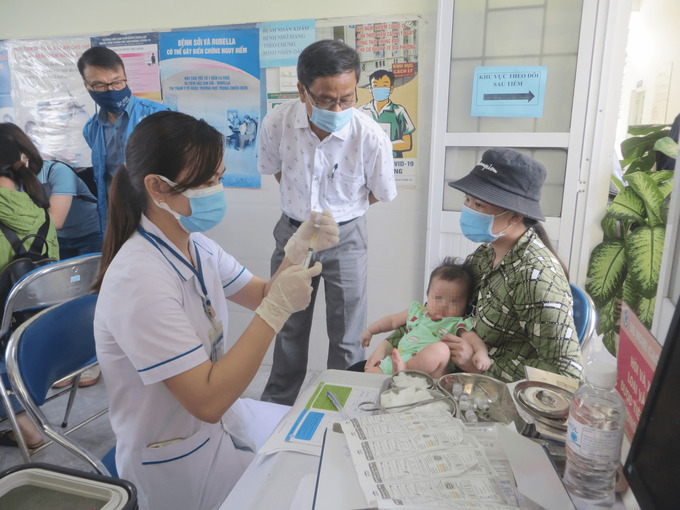 Hạn chế số ca mắc sởi bằng cách tiêm vắc xin, tránh dịch bùng phát trên diện rộng (ảnh minh họa)