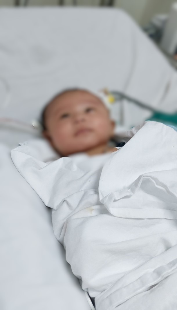 Hiện tại sức khỏe bé gái đã ổn định và tiếp tục được theo dõi tại Bệnh viện Nhi Đồng 2 TP. Hồ Chí Minh.