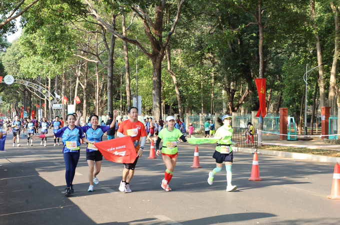 Giải Đắk Lắk Marathon năm 2024 thu hút đông đảo các vận động viên đến từ các tỉnh thành trong cả nước