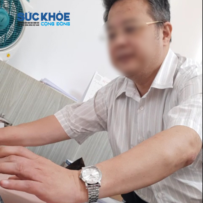 Bác sĩ Cheng Chih Hung không hề khám cho bệnh nhân Long mà chỉ xuất hiện khoảng vài giây để thao tác trên máy vi tính giúp bác sĩ Tân