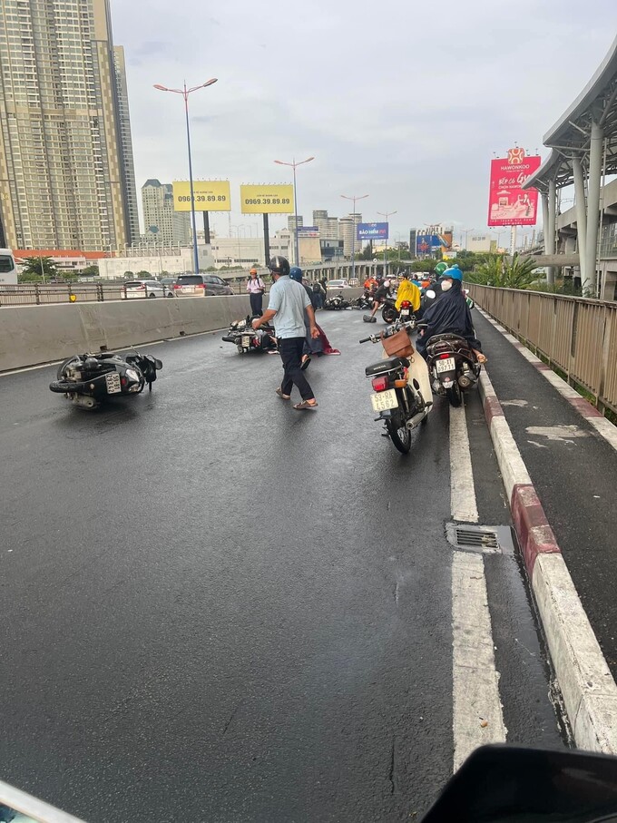 Một vụ va chạm do trời mưa trên cầu Sài Gòn sáng 4/5/2024 (nguồn: internet)
