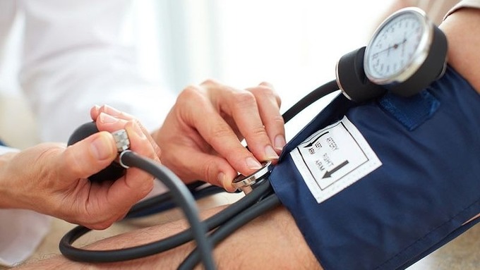 Kiểm soát huyết áp giúp cải thiện các bệnh lý tim mạch (ảnh minh họa)