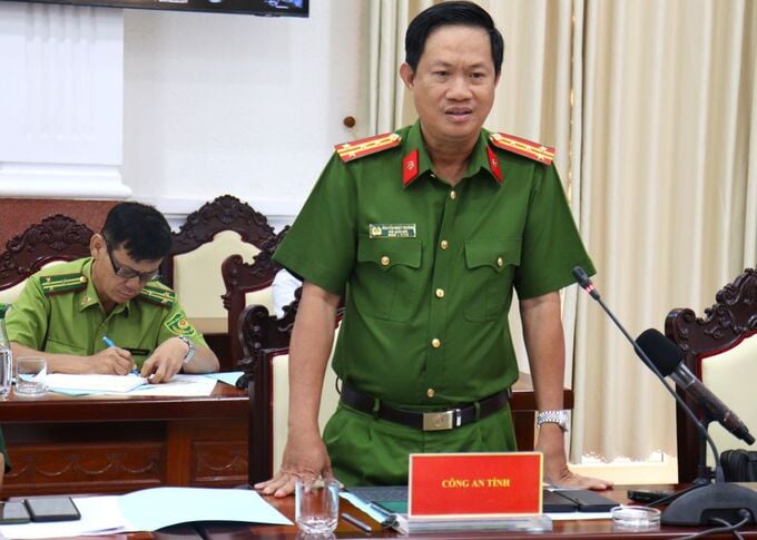 Đại tá Nguyễn Nhật Trường - Phó Giám đốc Công an tỉnh phát biểu về những khó khăn, vướng mắc trong quá trình chữa cháy thời gian qua tại cuộc họp