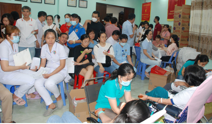 Đông đảo nhân viên y tế của Bệnh viện Chấn thương chỉnh hình TP.HCM tham gia hiến máu nhân đạo (Ảnh: TN)
