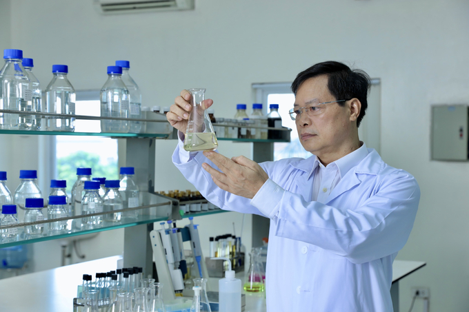 Tiến sĩ Nguyễn Văn Năm – Founder & CEO BCC Pharma luôn say mê với những nghiên cứu