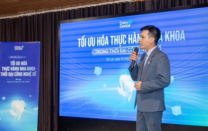Ông Nguyễn Tấn Phát - Giám đốc Marketing Nha khoa Quốc tế DAISY phát biểu khai mạc hội thảo