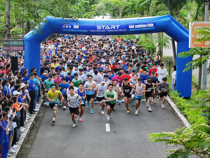 Các vận động viên nam tham gia nội dung chạy 5km