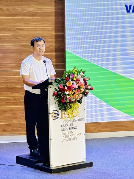 Ông Huỳnh Minh Chín - Phó Giám đốc Sở Y tế, Phó trưởng ban thường trực BCĐ PCTHT phát biểu tại lễ mít tinh