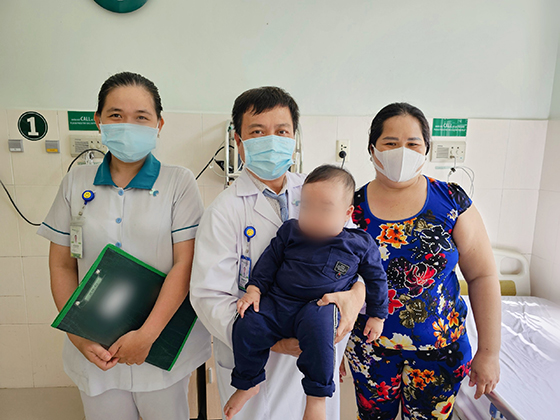Các bác sĩ Bệnh viện Hoàn Mỹ Cửu Long vừa thực hiện thành công ca phẫu thuật vá thông liên thất cho bé trai 9 tháng tuổi