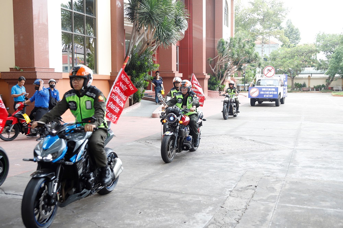 Đoàn xe tuyên truyền khởi hành đến các tuyến đường