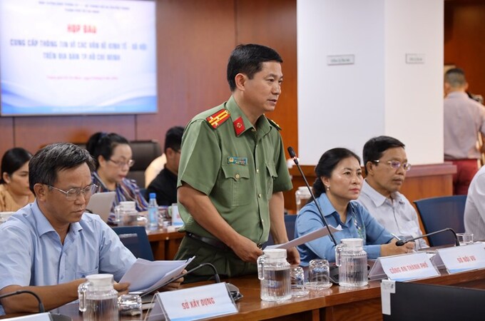 Thượng tá Lê Mạnh Hà - Phó Trưởng phòng Tham mưu, Công an TP. HCM phát biểu tại buổi họp báo (Ảnh: LINH NHI)