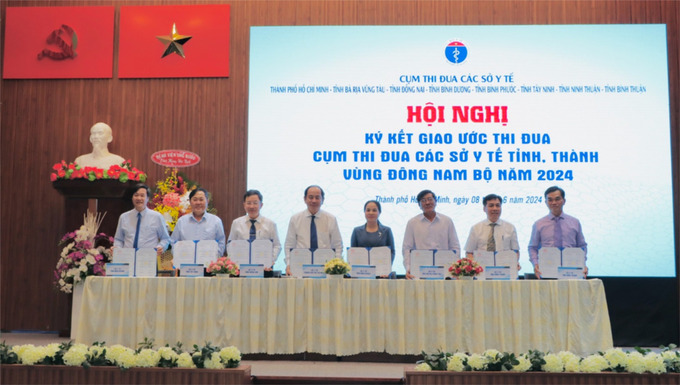 Sở Y tế TP. HCM và Sở Y tế các tỉnh vùng Đông Nam bộ, tỉnh Ninh Thuận, Bình Thuận đã ký kết giao ước thi đua cụm thi đua Sở Y tế các tỉnh, thành vùng Đông Nam Bộ theo chỉ đạo và hướng dẫn của Bộ Y tế