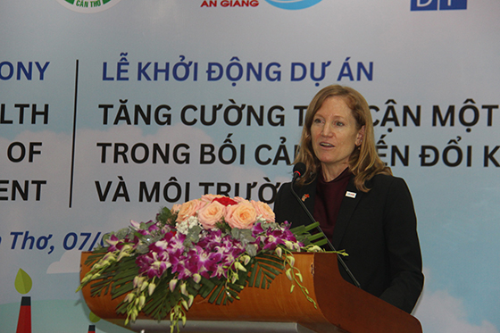 Bà Aler Grubbs - Giám đốc Cơ quan Phát triển Quốc tế Hoa Kỳ (USAID) tại Việt Nam phát biểu tại lễ khởi động dự án.