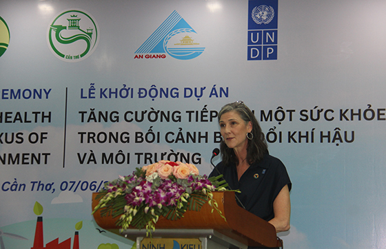 Bà Ramla Khalidi - Trưởng Đại diện Thường trú Chương trình Phát triển Liên hợp quốc (UNDP) tại Việt Nam phát biểu tại lễ khởi động dự án