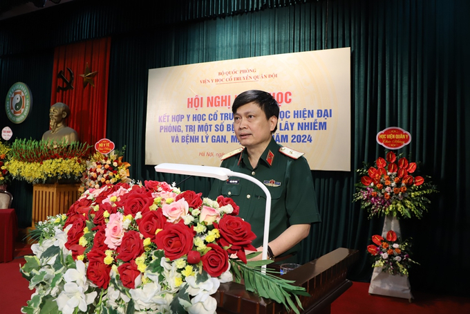 Thiếu tướng, PGS.TS Phạm Xuân Phong – Giám đốc Viện Y học cổ truyền Quân đội phát biểu khai mạc