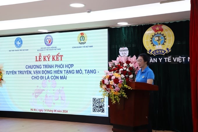PGS.TS Phạm Thanh Bình – Chủ tịch Công đoàn Y tế Việt Nam phát biểu tại buổi lễ