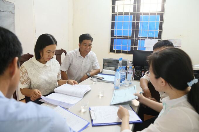 Kiểm tra việc vệ sinh và thực hiện các chế độ nội kiểm tại trạm cấp nước thị trấn Quảng Phú, huyện Cư Mgar