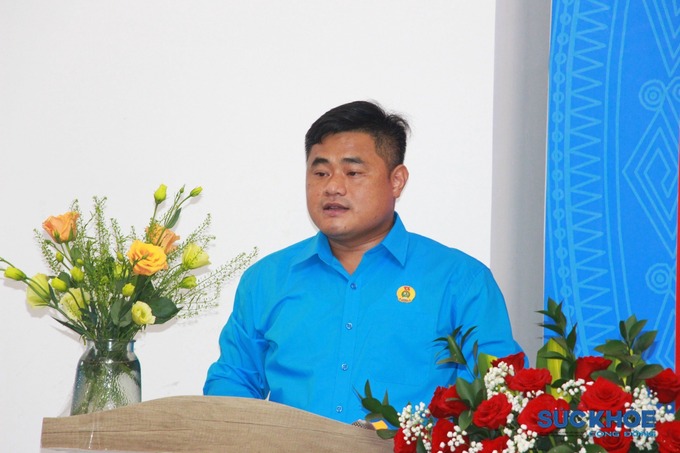 Đồng chí Trần Mạnh Đức - Chủ tịch Công đoàn cơ sở Tạp chí Sức Khỏe Cộng Đồng phát biểu