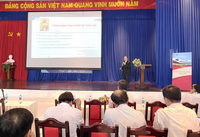 PGS.TS Phạm Nguyễn Vinh – Trung tâm Tim mạch Bệnh viện Đa khoa Tâm Anh báo cáo tại hội thảo