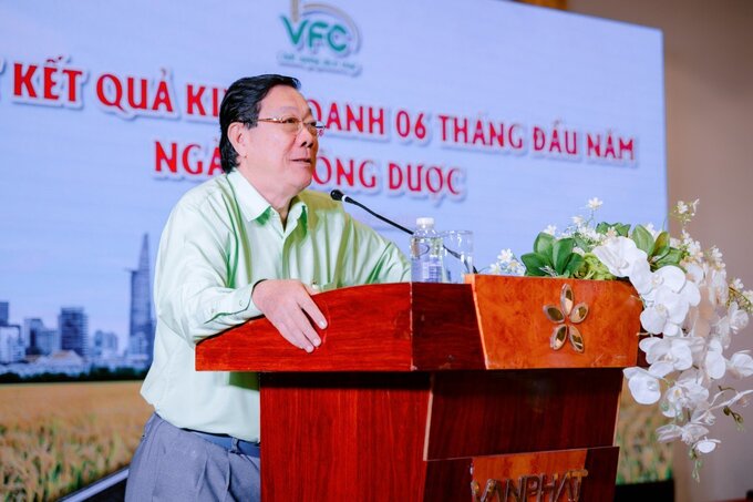 Ông Trương Công Cứ - TGĐ Công ty VFC phát biểu tại buổi họp