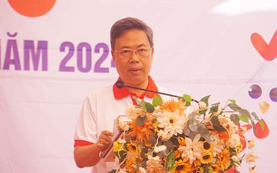 Ông Nguyễn Hà Thanh - Viện trưởng Viện Huyết học – Truyền máu Trung ương, Trưởng Ban Tổ chức Hành trình đỏ Trung ương phát biểu tại buổi lễ