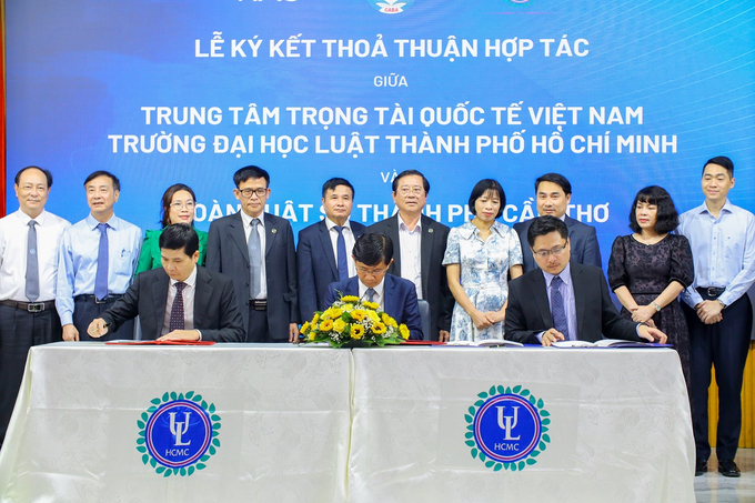 Lễ ký kết thoả thuận hợp tác (Ảnh: ULAW)