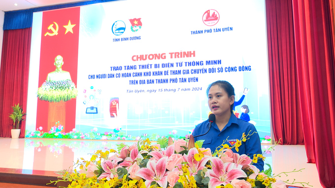 Bà Trần Thị Diễm Trinh - Bí thư Tỉnh đoàn Bình Dương phát biểu tại chương trình