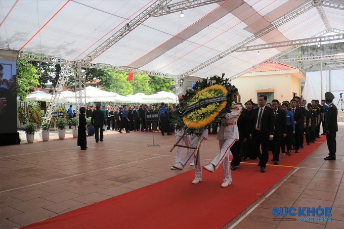 Các cơ quan, đoàn thể đến viếng Tổng Bí thư Nguyễn Phú Trọng tại Lễ tang quê nhà