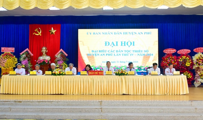 Đại biểu, khách mời tham dự đại hội