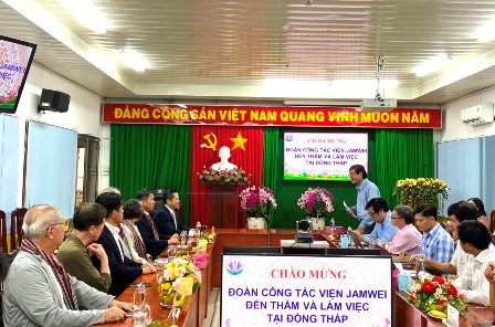 BS.CKII Phan Văn Ê - Phó Giám đốc Sở Y tế phát biểu tại buổi làm việc với Đoàn JAMWEI Nhật Bản