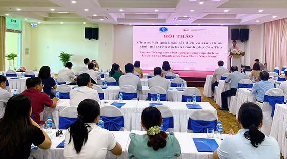 Các đại biểu dự Hội thảo chia sẻ kết quả khảo sát dịch vụ kính thuốc, kính mát trên địa bàn TP. Cần Thơ