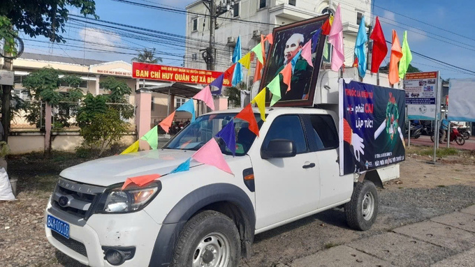 Xe tuyên truyền lưu động phòng, chống tác hại thuốc lá trên địa bàn tỉnh Trà Vinh (ảnh: Hữu Đức)