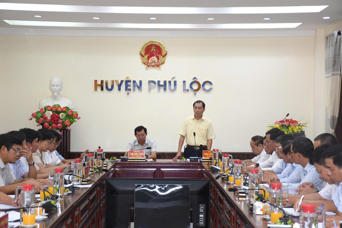 PGS.TS.BS Trần Kiêm Hảo - Giám đốc Sở Y tế và đồng chí Lưu Đức Hoàn - Bí thư Huyện ủy Phú Lộc chủ trì buổi làm việc