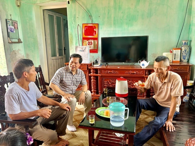 GS.TS Viện sĩ Nguyễn Văn Năm về Thái Bình thăm hỏi ông Phôi