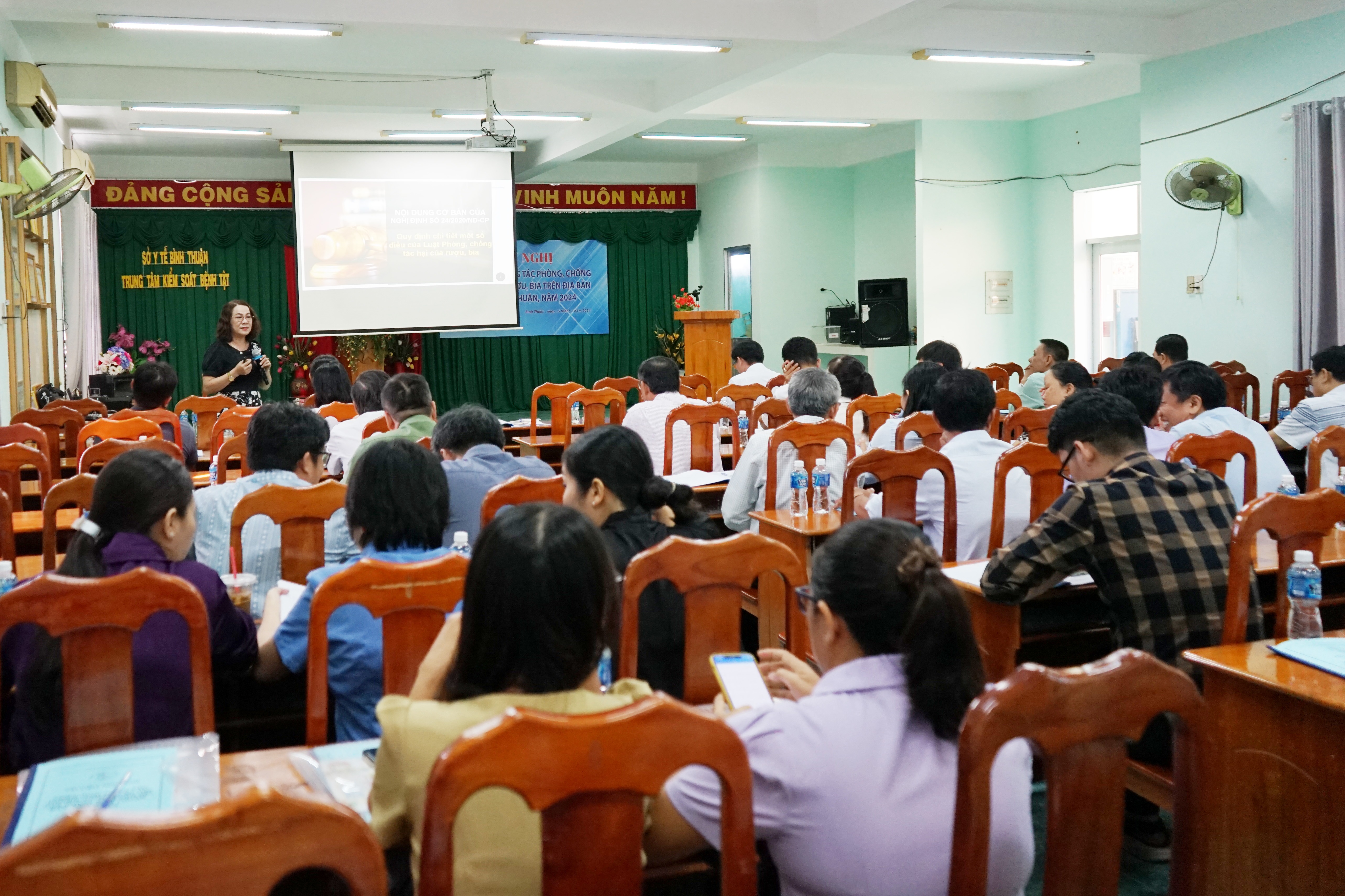 Quang cảnh hội nghị