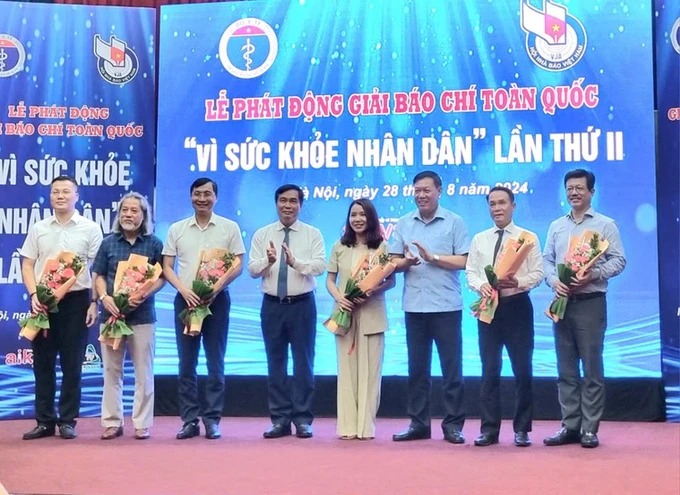 Các thành viên hội đồng giám khảo Giải báo chí 