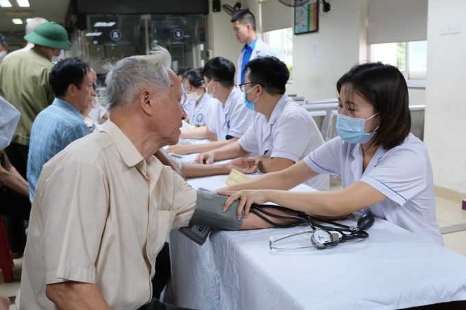 Bộ trưởng Bộ Y tế yêu cầu các cơ sở y tế thực hiện phương châm “lấy người bệnh là trung tâm”