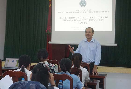 BS.CKII Dương Phước Long - Trưởng Khoa Phòng chống bệnh không lây nhiễm, Trung tâm Kiểm soát bệnh tật Cần Thơ phát biểu khai mạc