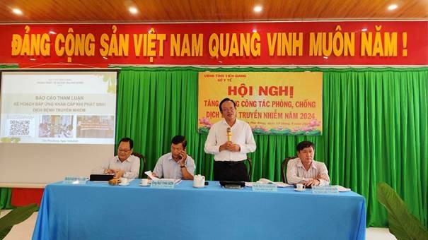 Tiến sĩ Nguyễn Văn Dương chỉ đạo các địa phương thực hiện tốt các giải pháp phòng chống bệnh truyền nhiễm trên địa bàn