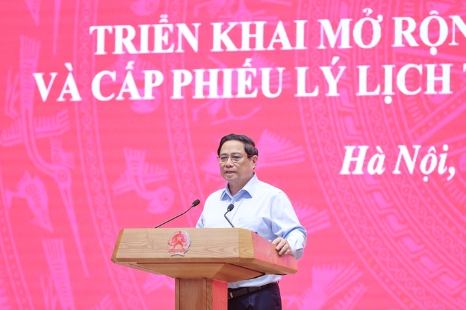 Thủ tướng Phạm Minh Chính phát biểu khai mạc hội nghị trực tuyến triển khai mở rộng thí điểm sổ sức khỏe điện tử và cấp phiếu lý lịch tư pháp qua VneID trên toàn quốc