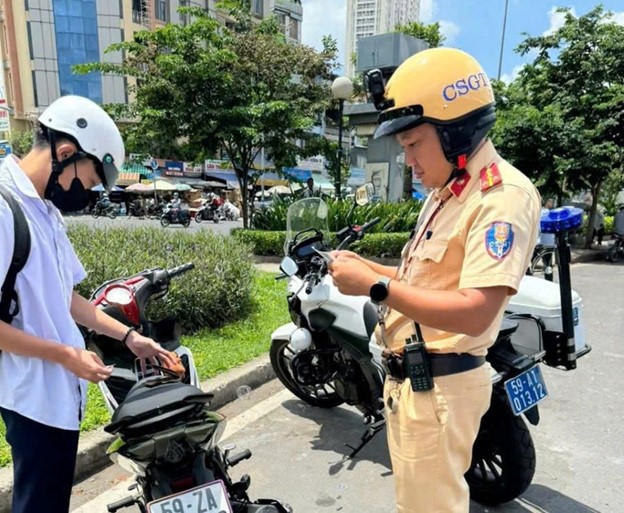 Xử lý hơn 840 trường hợp vi phạm trong 3 ngày ra quân bảo đảm trật tự an toàn giao thông đối với học sinh