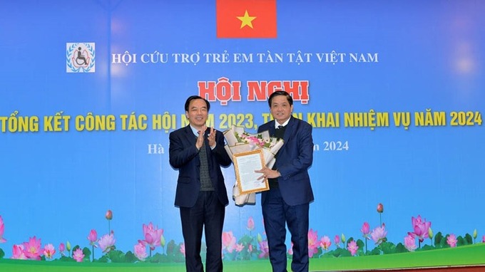 Ban Thường vụ Hội Cứu trợ trẻ em tàn tật Việt Nam quyết định bổ nhiệm nhà báo Trần Doãn Tiến giữ chức vụ Tổng Biên tập Tạp chí Tình thương và Cuộc sống - nay là Tạp chí  Sức khỏe Trẻ em