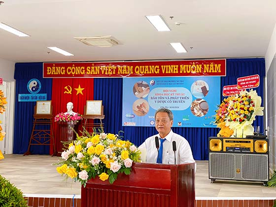 Ông Đoàn Anh Luân - Giám đốc Bệnh viện Y học cổ truyền TP. Cần Thơ phát biểu khai mạc hội nghị khoa học kỹ thuật năm 2024